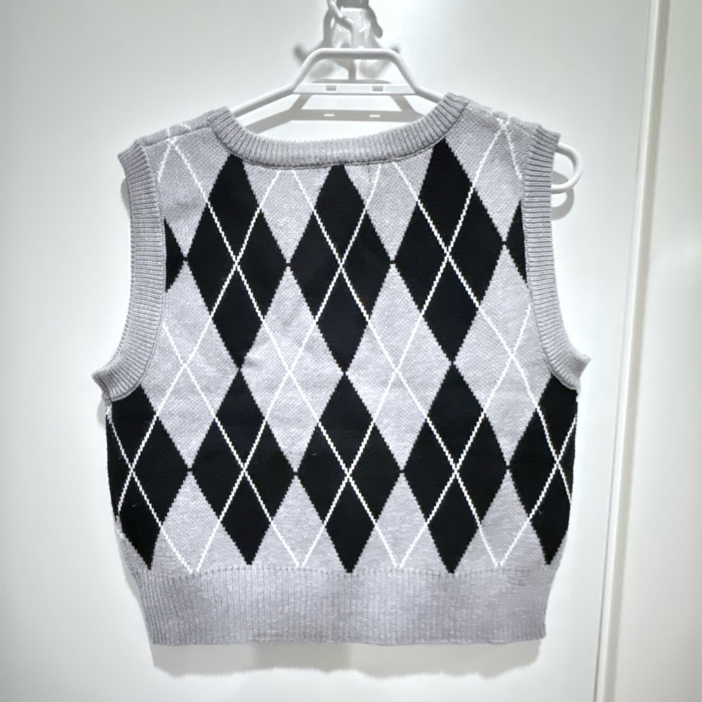 refuge Gray and Black Argyle Knit Sweater Vest - Picture 2 of 4